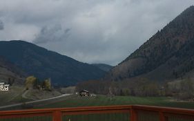 Tree To Me Inn 4*